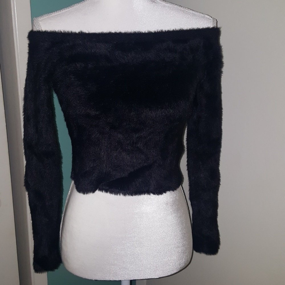 Off the shoulder Crop top..